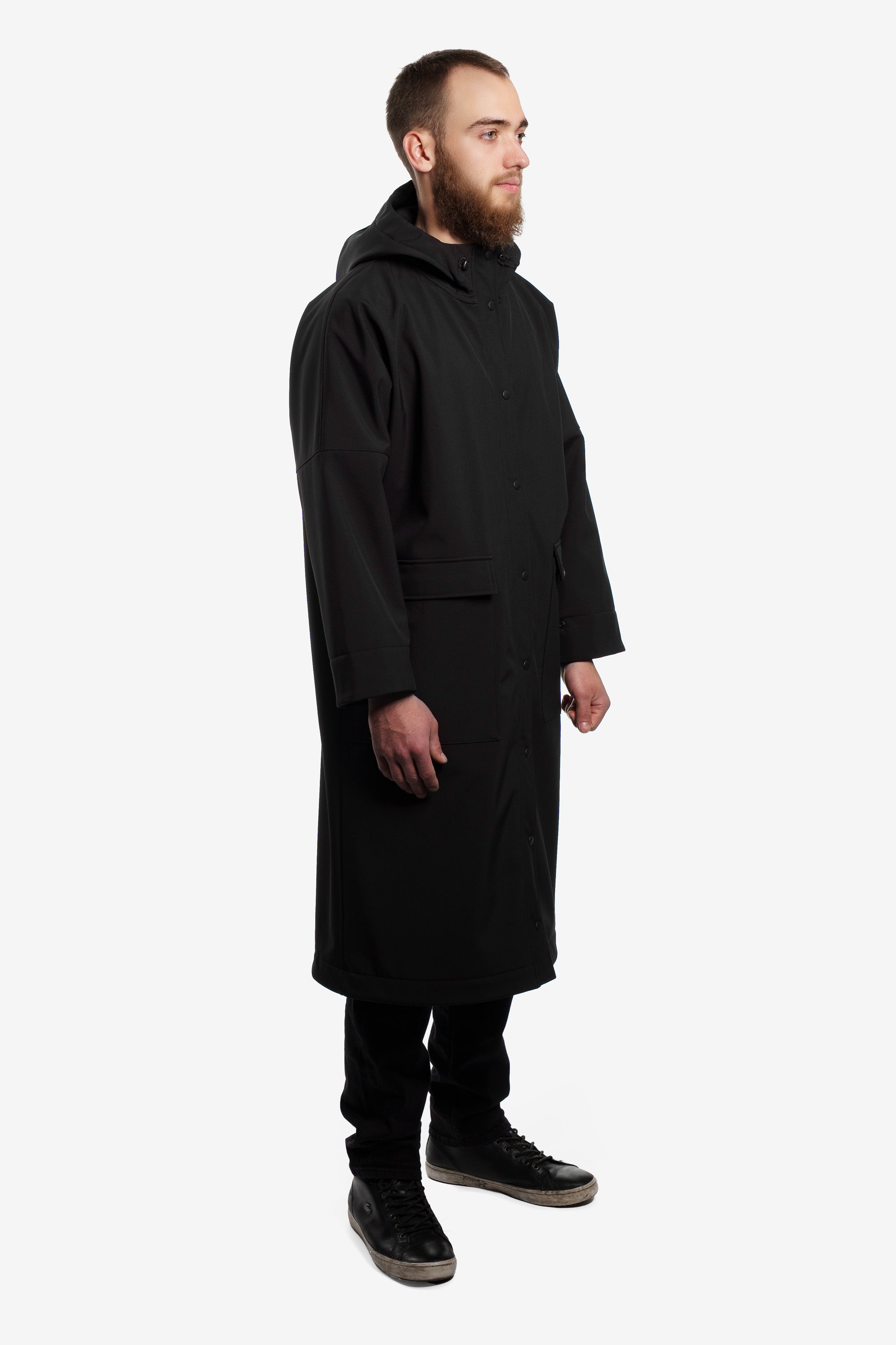 Minimalistischer schwarzer Softshell-Regenmantel für Damen und Herren